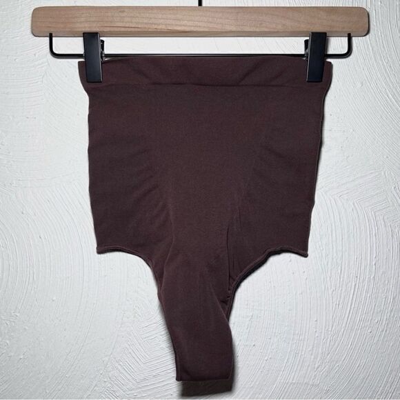 SKIMS Seamless Sculpt High-Waisted Thong in Cocoa - Picture 1 of 5